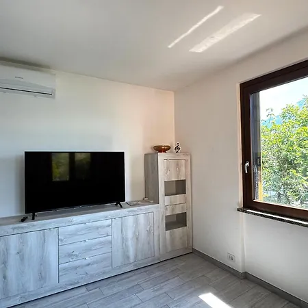 The Music Of The - Front With Three Bedrooms 아파트 동고